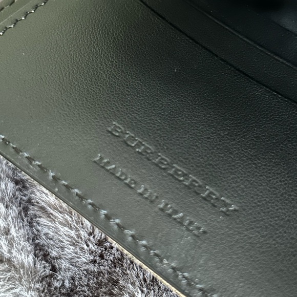 Burberry wallet. Authentic and used only once. - Picture 3 of 8